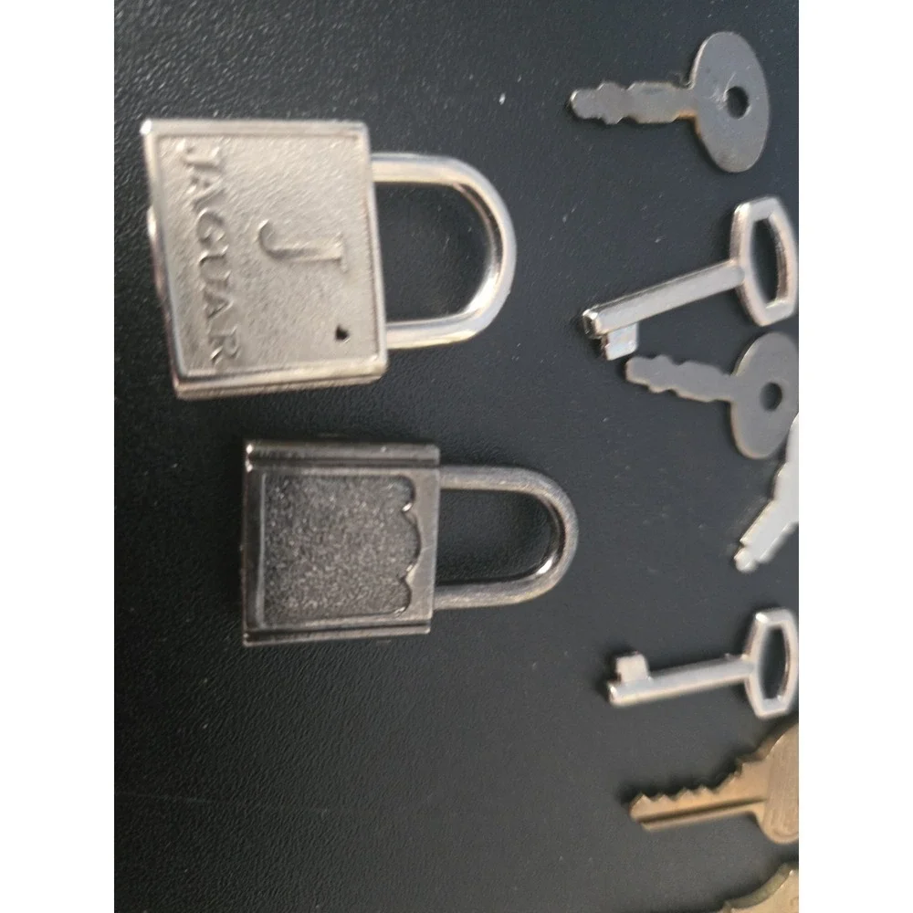 Bundled Lot of Vintage Keys